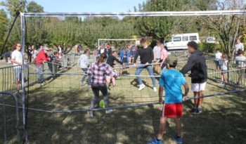 Babyfoot humain au Festival Jeunesse MSL à Villecerf.