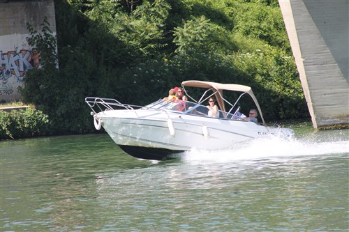 Balade en bateau à la fête de l'Eau à Saint-Mammès.