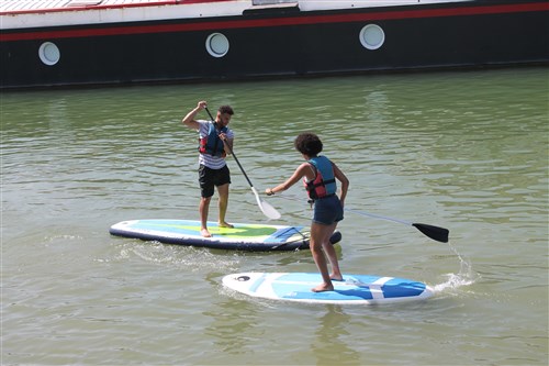 Initiation au paddle à la fête de l'Eau à Saint-Mammès.