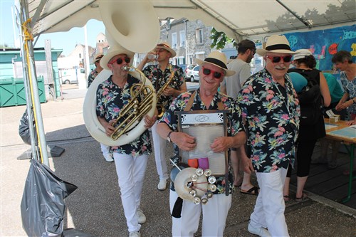 Le groupe Hot Swing Orchestra a animé la fête sur des airs de Nouvelle Orléans.