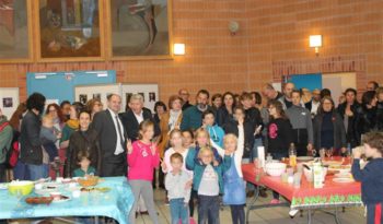 La grande famille des Amapiens lors de la fête des 10 ans à Veneux