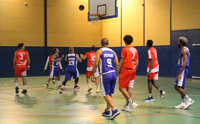 Victoire de Moret dans les prolongations. Victoire de Moret dans les prolongations.