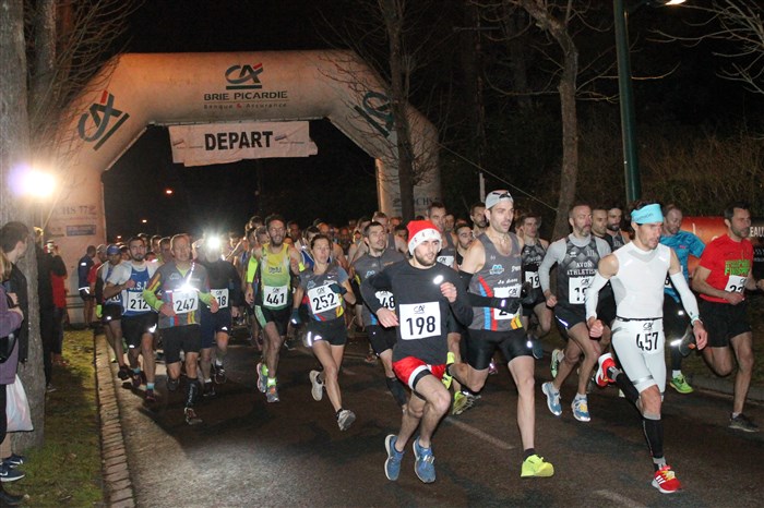 Départ de la Course de Noël à Samois Départ de la Course de Noël à Samois