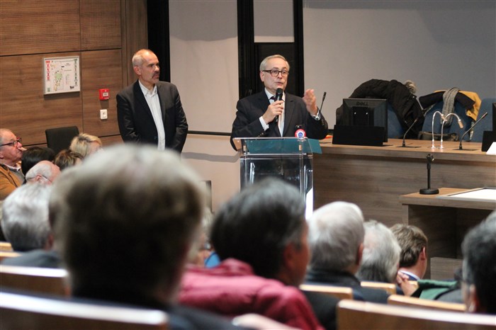 François Deysson, Président de l’Association des Maires Ruraux de Seine-et-Marne. François Deysson, Président de l'Association des Maires Ruraux de Seine-et-Marne.