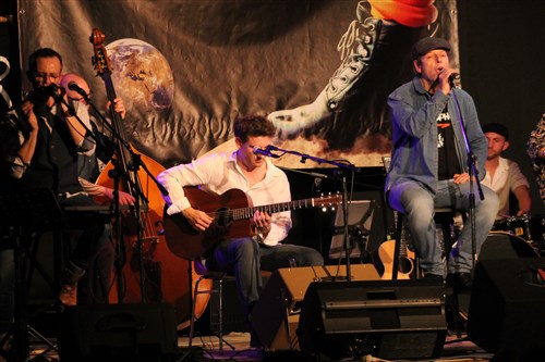 Le groupe Transpher en concert acoustique à Veneux.